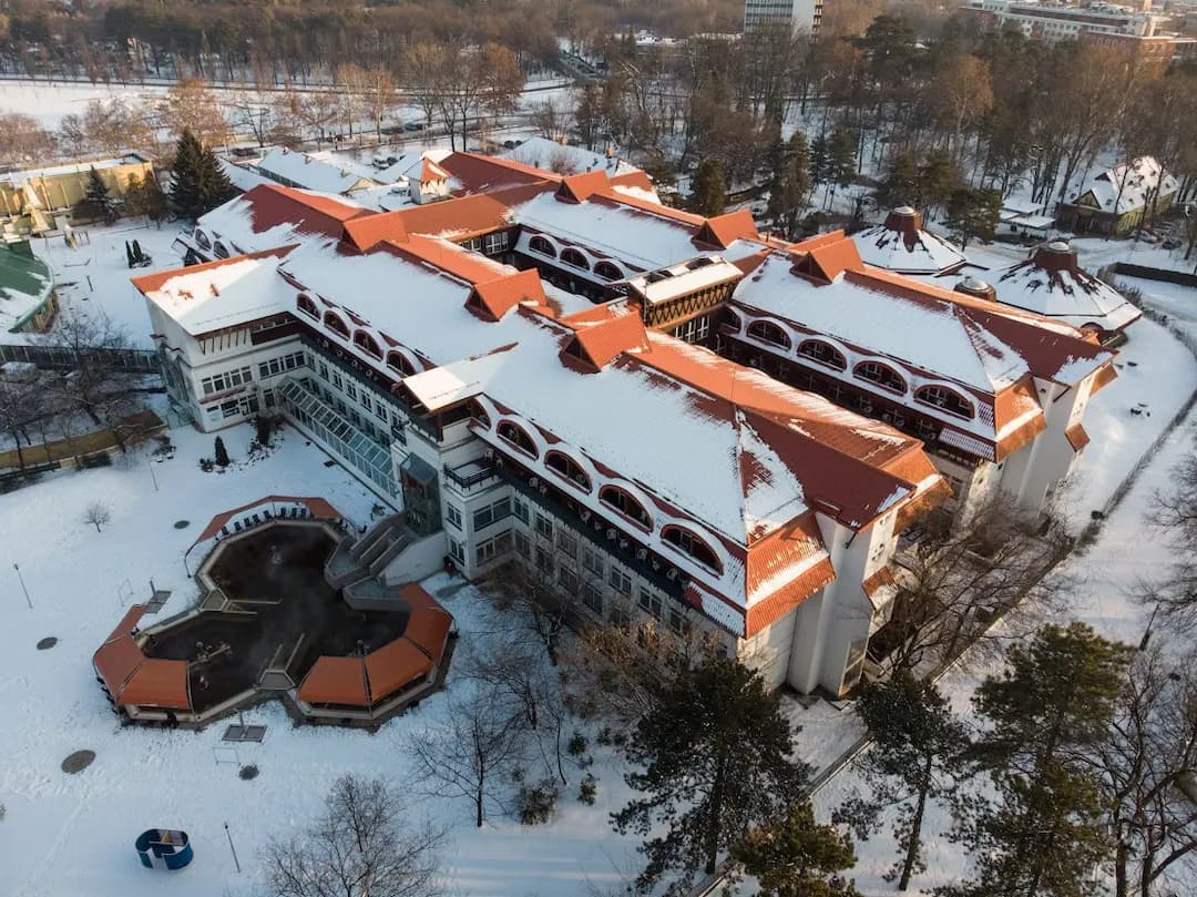 Kérdés esetén kérjük lépjen velünk kapcsolatba